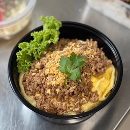 ข้าวหมูสับกระเทียม ไข่ข้น