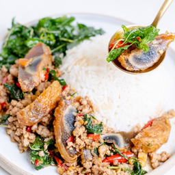 ข้าวกระเพราไข่เยี่ยวม้าหมูสับ
