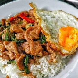 กระเพราหมูนุ่ม