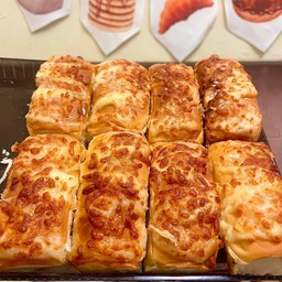เมนูขายดี!! ขนมปังชีสสติ๊กชีสเน้นๆอบใหม่ทุกออเดอร์ ชิ้นละ 29฿