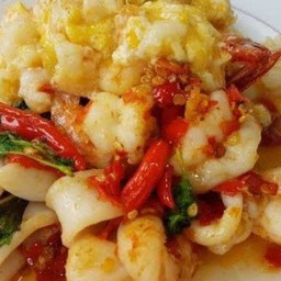 ข้าวไข่ขยี้กะเพราทะเล