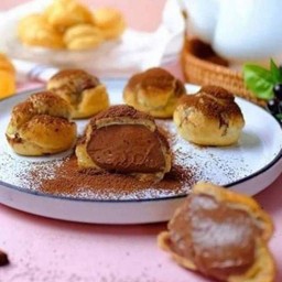 เอแคลร์ช็อคโกแลต (กล่องใหญ่) 12 ชิ้น