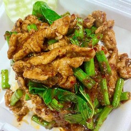 ข้าวผัดพริกแกง