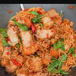 ผัดกะเพรามาม่า