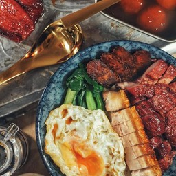 ข้าวหมูแดง-หมูกรอบ
