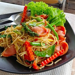 สปาเกตตี้ผัดขี้เมาไส้กรอก