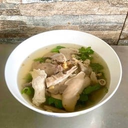 เกาเหลาเครื่องในหมูน้ำพิเศษ