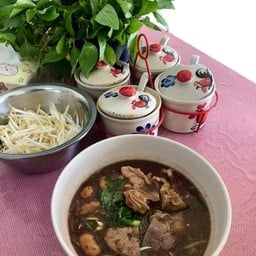 ก๋วยเตี๋ยวเรือน้ำตก ป้าแก้ว