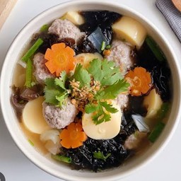 ต้มจืดเต้าหู้หมูสับสาหร่าย