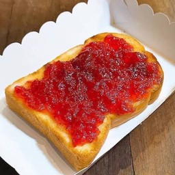 ขนมปังปิ้งสตอเบอรี่