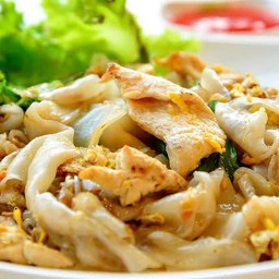 ก๋วยเตี๋ยวคั่วไก่