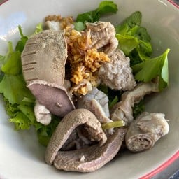 เกาเหลาพิเศษหมูกรอบ