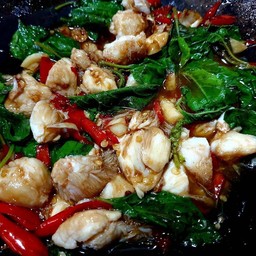 กะเพราปู (กับข้าว)