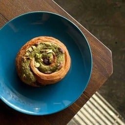 ครัวซองต์ถั่วแดงมัทฉะ Matcha Redbean