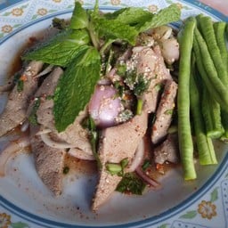 ป้าพร ส้มตำ ไก่ย่าง เนินโมก