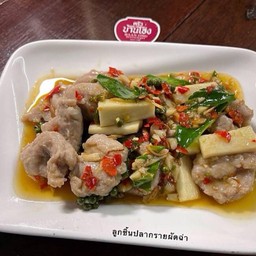 ผัดฉ่าลูกชิ้นปลากราย