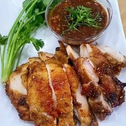 สะโพกไก่ย่าง น้ำจิ้มแจ่ว