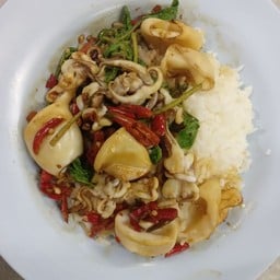 กระเพราปลาหมึก