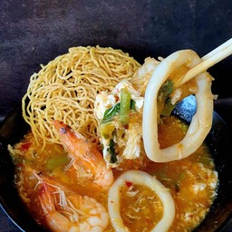 สุกี้ ทะเล กุ้ง+หมึก แยกน้ำ (ใส่หมี่กรอบ15บาท)