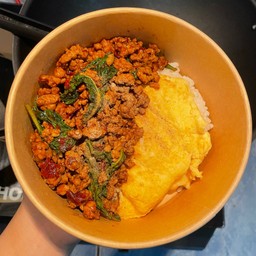 ข้าวกระเพราหมูสับ (ฟรีไข่)