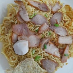บะหมี่เจ้าเก่า ข้างโรงเรียนสหศึกษา