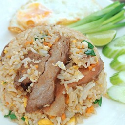 ข้าวผัดหมูตุ๋นละลายในปาก+ซุปแสนอร่อย