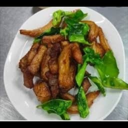 หมูทอดใส่ใบมะกรูด