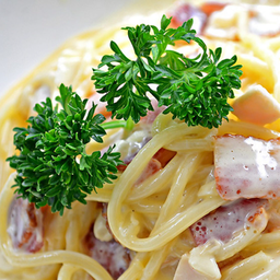 I4 สปาเก็ตตี้ซอสครีมแฮมเห็ด [Spaghetti with Ham and Mushroom Cream Sauce]