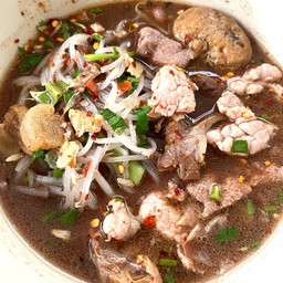 น้องมิรินก๋วยเตี๋ยวเรือ หมูน้ำตก