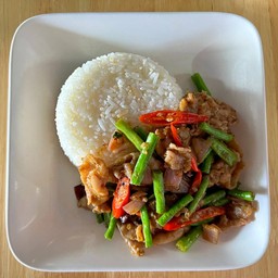 ข้าวราดผัดพริกแกง