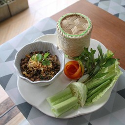 ลาบเนื้อ+ข้าวเหนียว