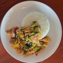 ข้าวราดผัดพริกเผา