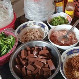 ร้านก่วยจั๊บเจ๊บุ๋มจัดจบ บก