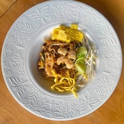 ผัดไทยเส้นจันท์เกี้ยวกรอบ