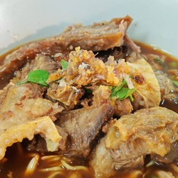 ก๋วยเตี๋ยวเนื้อตุ๋นโคขุนล้วน-จัมโบ้