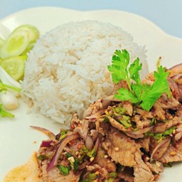 ข้าวลาบหมูชิ้นแซ่บซี๊ด+น้ำซุปแสนอร่อย