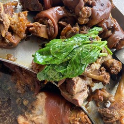 ขาหมูเป็นกับข้าวเนื้อหนัง