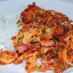 ข้าวยำไก่ทอด