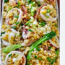 ข้าวผัดหมึก