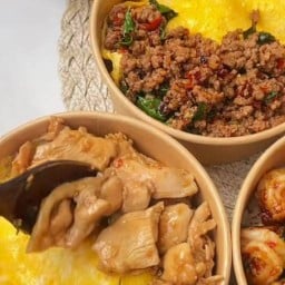 สเต็ก นั่งชิลล์ ริมทาง