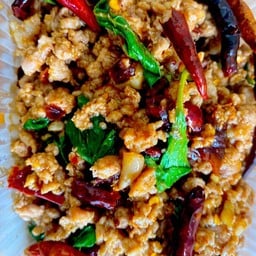 ข้าวกะเพราโบราณหมูสับ พริกแห้ง ที่จะต้องติดใจ