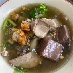เกาเหลาเลือดหมูใส่ทุกอย่าง