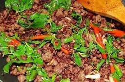 กะเพราเนื้อสับ (กับข้าว)