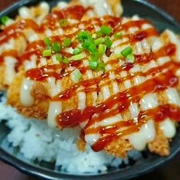 ข้าวไก่กรอบ ซอสมะเขือเทศ+มายองเนส