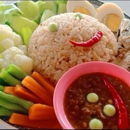 ข้าวผัดน้ำพริกกะปิไข่ต้ม+ปลาทูทอด