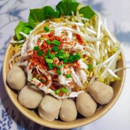 ก๋วยเตี๋ยวหมี่คลุกไก่ฉีกสุดแซ่บ@โชคชัย4