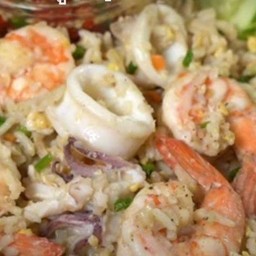 ข้าวผัดปลาหมึกกุ้ง