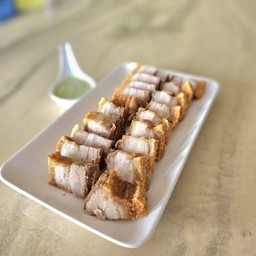 หมูกรอบ  น้ำจิ้มซีฟู้ด