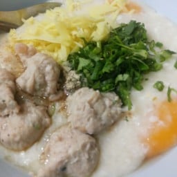 โจ๊กหมูใส่ไข่