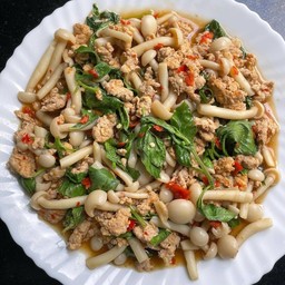 ผัดโหระพาเห็ดหมูสับ